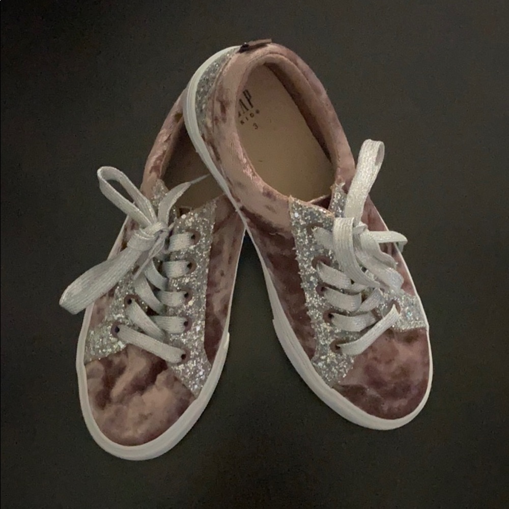 NWOT Gap Sneakers